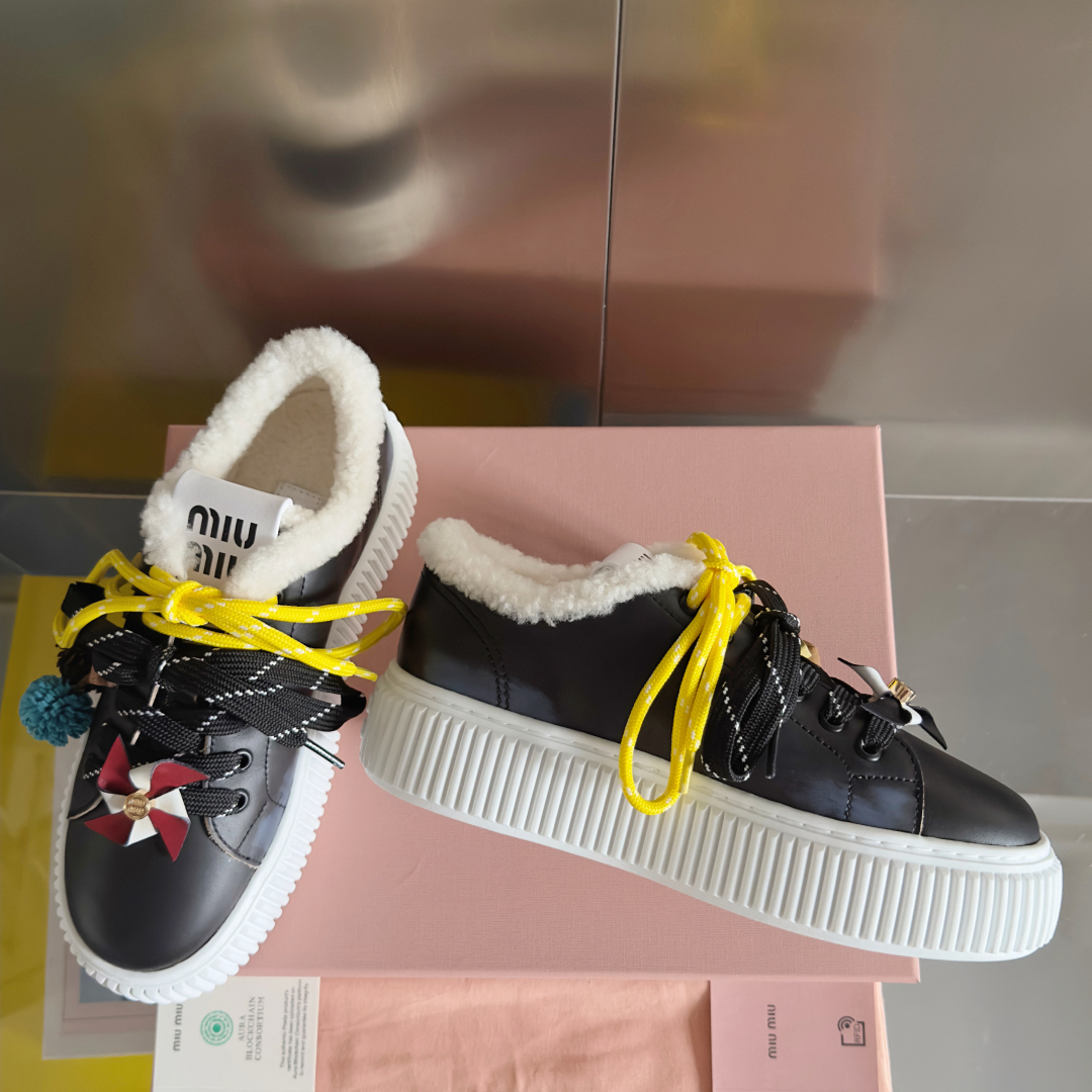 顶级版本：女款
MiuMiu缪缪 最新款 魔术贴 帆布 厚底 饼干鞋 休闲 运动鞋
原版购入开发 做货 