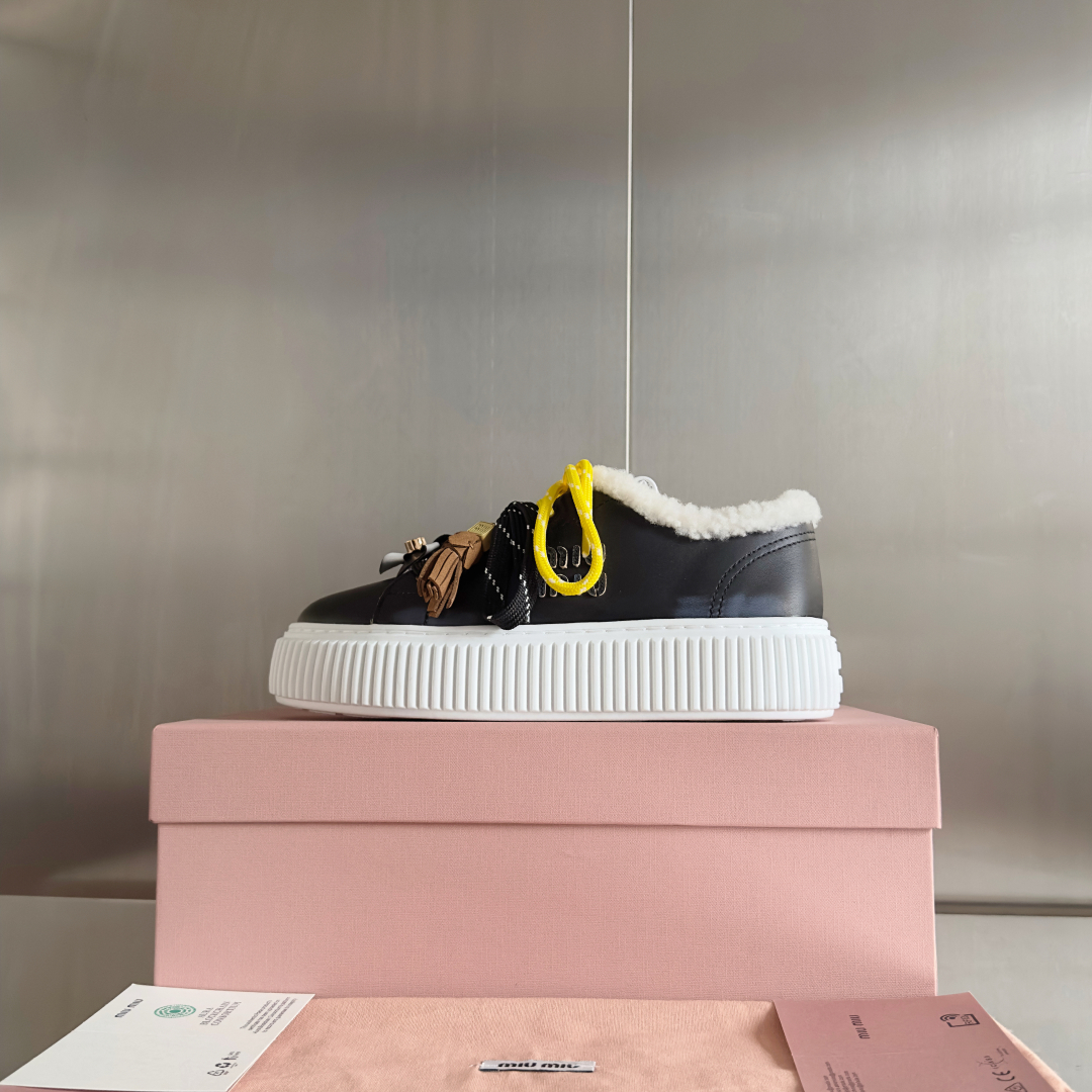 顶级版本：女款
MiuMiu缪缪 最新款 魔术贴 帆布 厚底 饼干鞋 休闲 运动鞋
原版购入开发 做货 