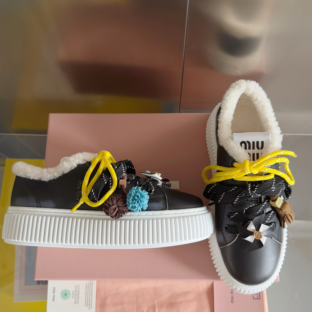 顶级版本：女款
MiuMiu缪缪 最新款 魔术贴 帆布 厚底 饼干鞋 休闲 运动鞋
原版购入开发 做货 
