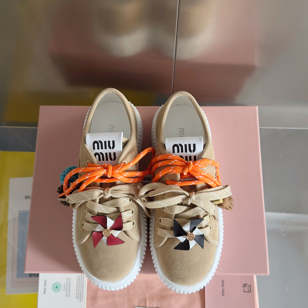 顶级版本：女款
MiuMiu缪缪 最新款 魔术贴 帆布 厚底 饼干鞋 休闲 运动鞋
原版购入开发 做货 
