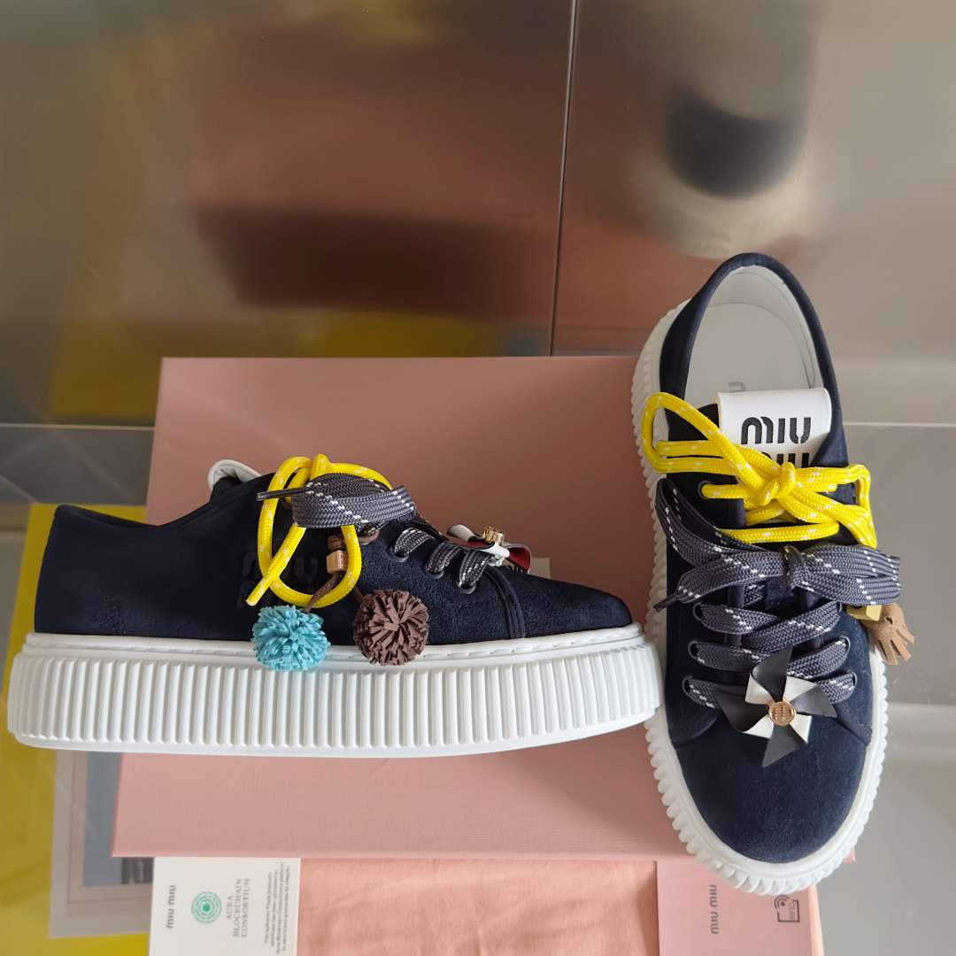 顶级版本：女款
MiuMiu缪缪 最新款 魔术贴 帆布 厚底 饼干鞋 休闲 运动鞋
原版购入开发 做货 