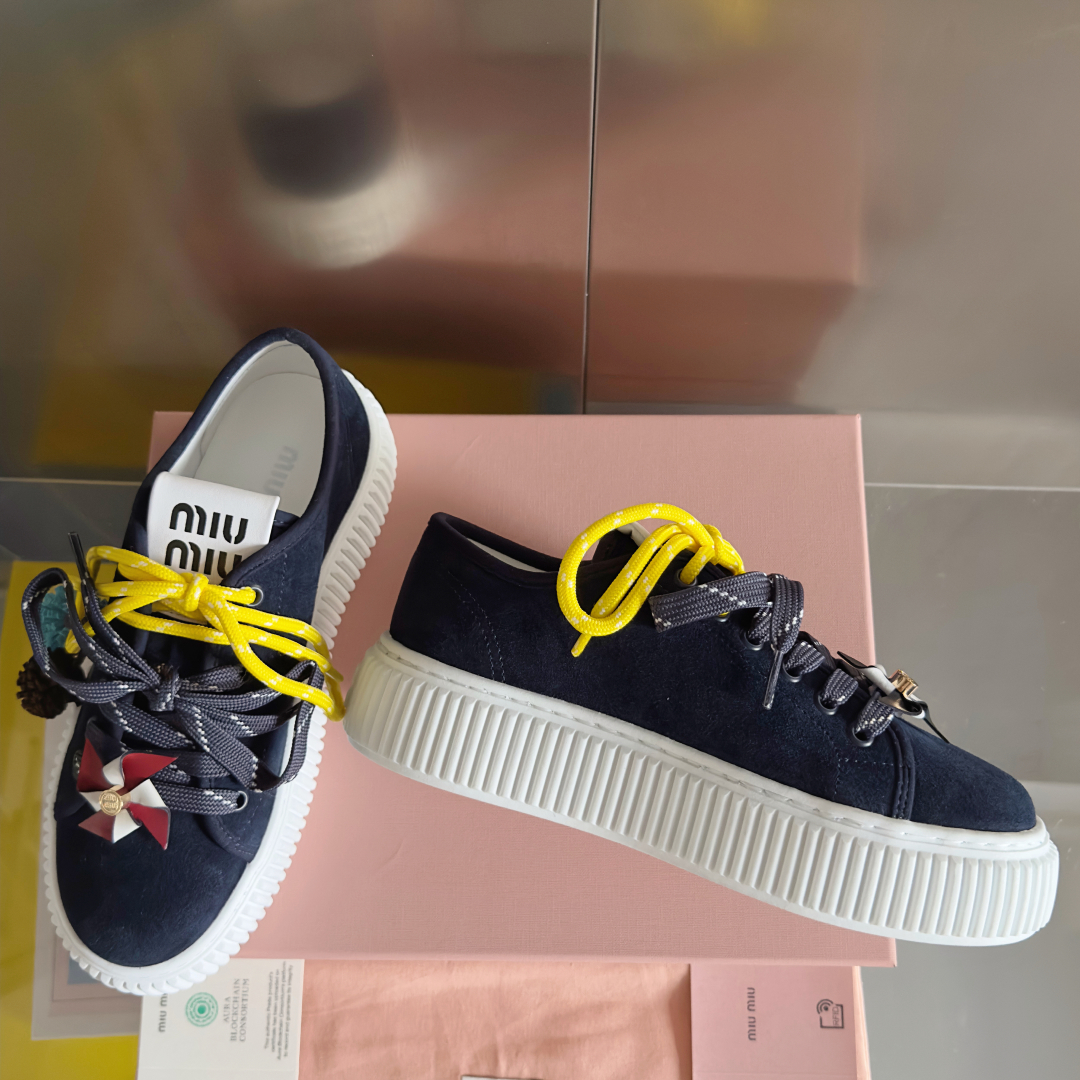 顶级版本：女款
MiuMiu缪缪 最新款 魔术贴 帆布 厚底 饼干鞋 休闲 运动鞋
原版购入开发 做货 