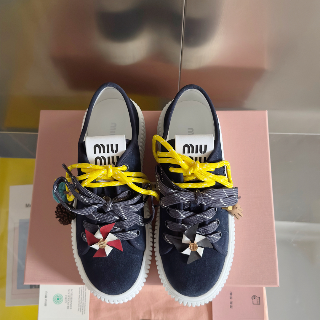 顶级版本：女款
MiuMiu缪缪 最新款 魔术贴 帆布 厚底 饼干鞋 休闲 运动鞋
原版购入开发 做货 