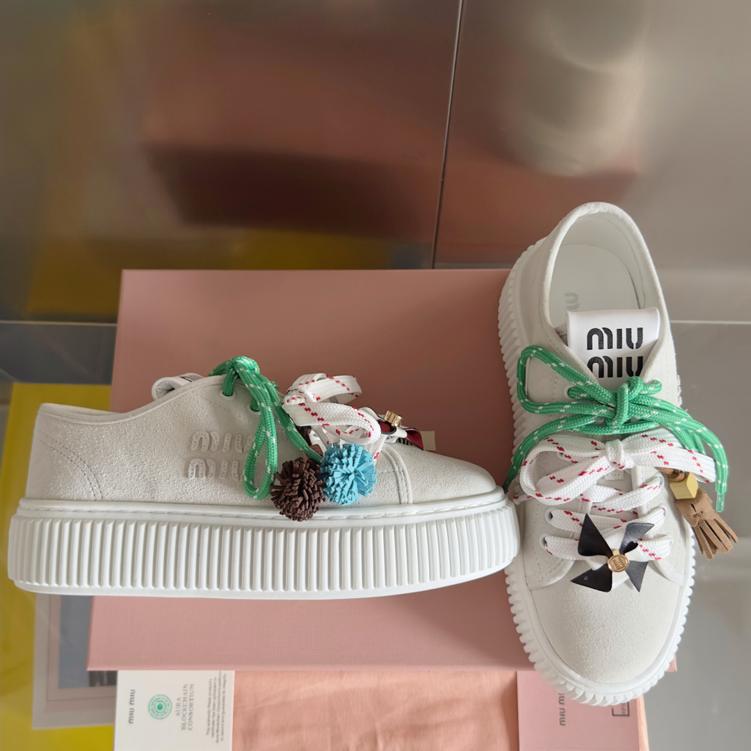 顶级版本：女款
MiuMiu缪缪 最新款 魔术贴 帆布 厚底 饼干鞋 休闲 运动鞋
原版购入开发 做货 