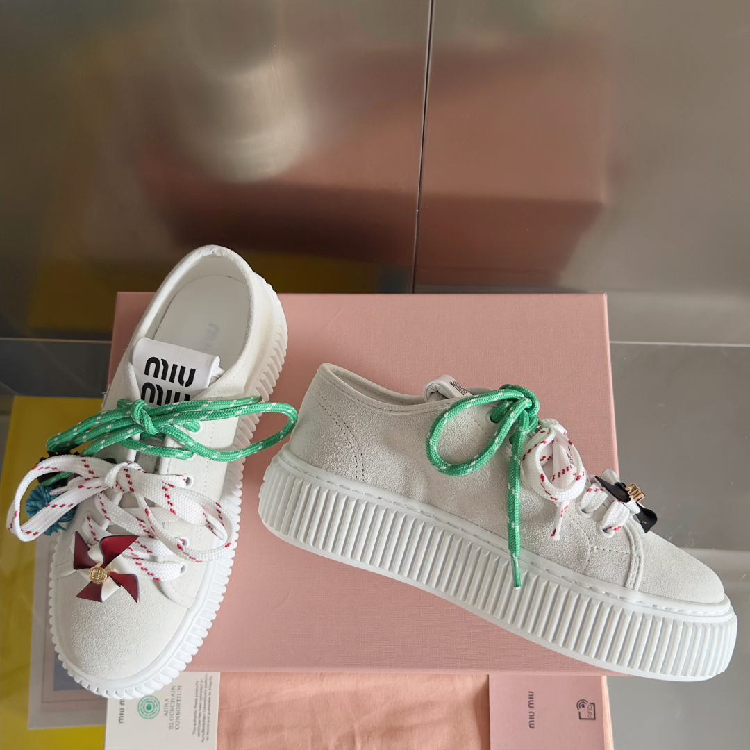 顶级版本：女款
MiuMiu缪缪 最新款 魔术贴 帆布 厚底 饼干鞋 休闲 运动鞋
原版购入开发 做货 