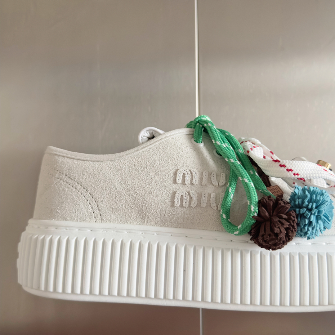 顶级版本：女款
MiuMiu缪缪 最新款 魔术贴 帆布 厚底 饼干鞋 休闲 运动鞋
原版购入开发 做货 