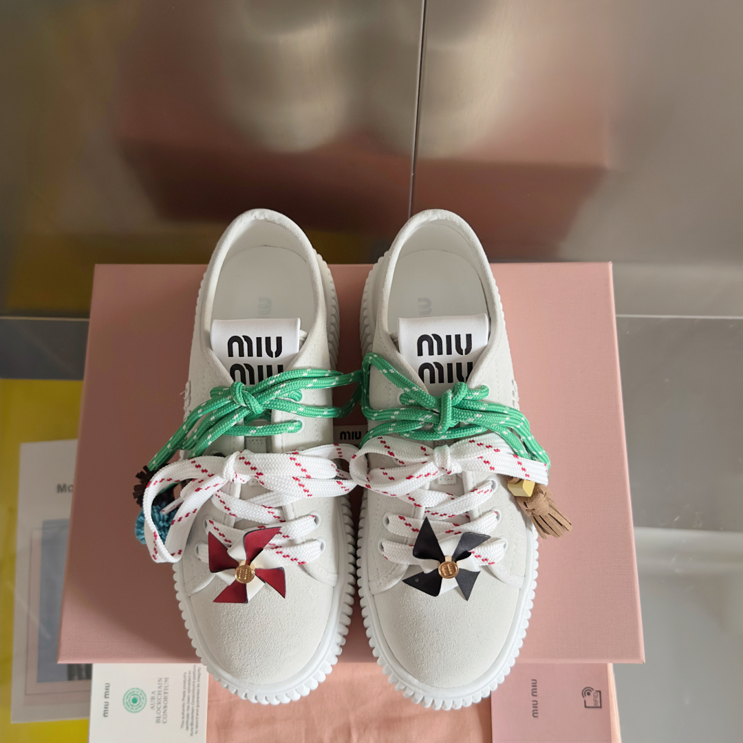 顶级版本：女款
MiuMiu缪缪 最新款 魔术贴 帆布 厚底 饼干鞋 休闲 运动鞋
原版购入开发 做货 
