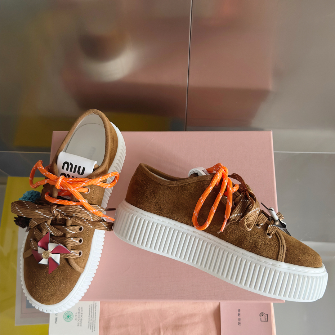 顶级版本：女款
MiuMiu缪缪 最新款 魔术贴 帆布 厚底 饼干鞋 休闲 运动鞋
原版购入开发 做货 