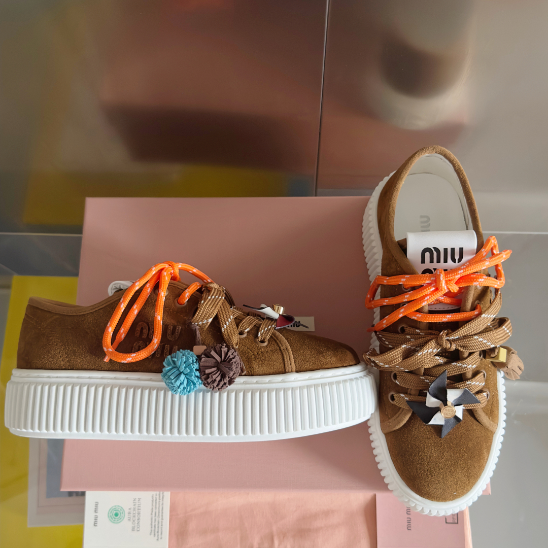 顶级版本：女款
MiuMiu缪缪 最新款 魔术贴 帆布 厚底 饼干鞋 休闲 运动鞋
原版购入开发 做货 