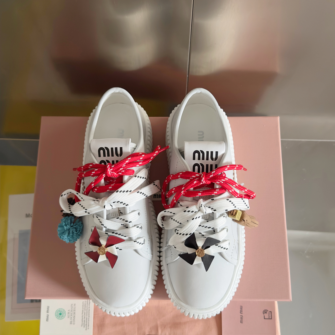 顶级版本：女款
MiuMiu缪缪 最新款 魔术贴 帆布 厚底 饼干鞋 休闲 运动鞋
原版购入开发 做货 
