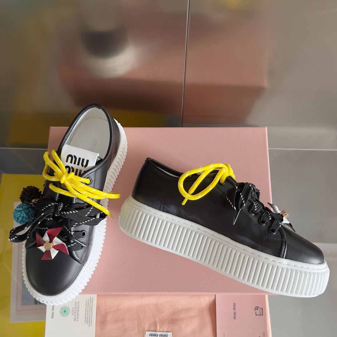 顶级版本：女款
MiuMiu缪缪 最新款 魔术贴 帆布 厚底 饼干鞋 休闲 运动鞋
原版购入开发 做货 