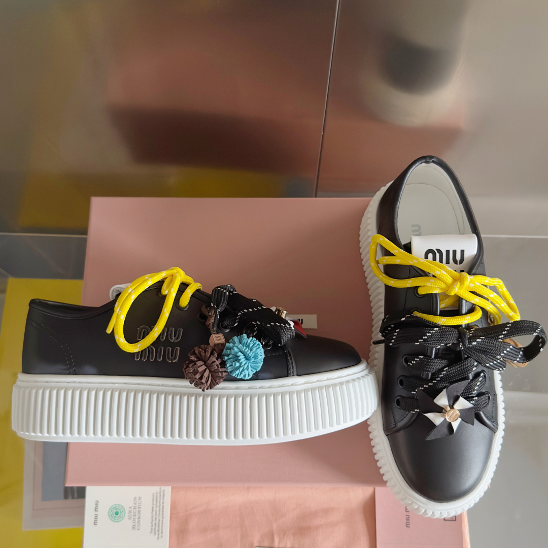 顶级版本：女款
MiuMiu缪缪 最新款 魔术贴 帆布 厚底 饼干鞋 休闲 运动鞋
原版购入开发 做货 