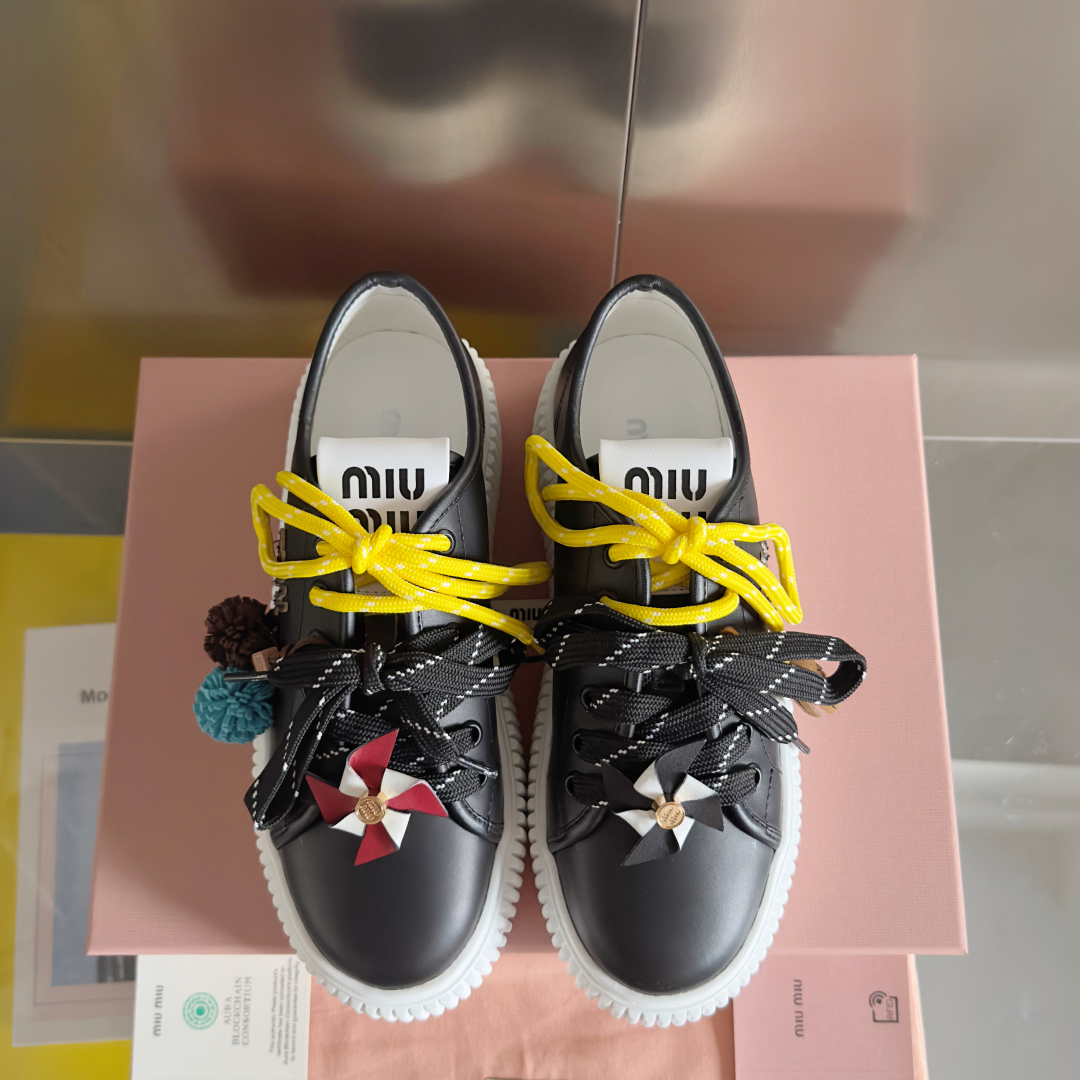 顶级版本：女款
MiuMiu缪缪 最新款 魔术贴 帆布 厚底 饼干鞋 休闲 运动鞋
原版购入开发 做货 