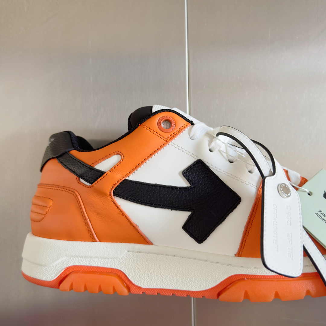 顶级版本:情侣款
Off-White™最新Out Of Office系列 情侣款 厚底 箭头 休闲 运动