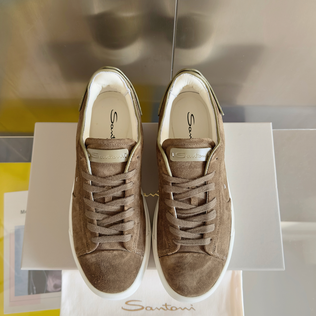顶级版本：男款
Santoni 圣东尼 最新 黑白休闲 运动鞋 板鞋 小白鞋
原版购入开发 做货 从最深