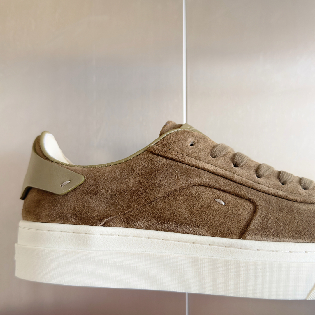 顶级版本：男款
Santoni 圣东尼 最新 黑白休闲 运动鞋 板鞋 小白鞋
原版购入开发 做货 从最深