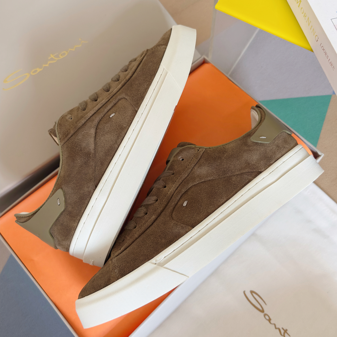 顶级版本：男款
Santoni 圣东尼 最新 黑白休闲 运动鞋 板鞋 小白鞋
原版购入开发 做货 从最深