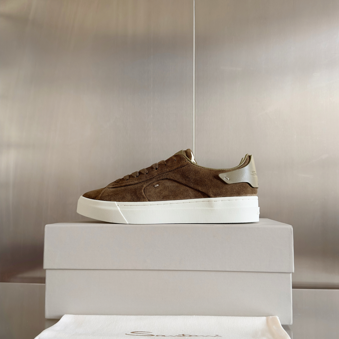 顶级版本：男款
Santoni 圣东尼 最新 黑白休闲 运动鞋 板鞋 小白鞋
原版购入开发 做货 从最深