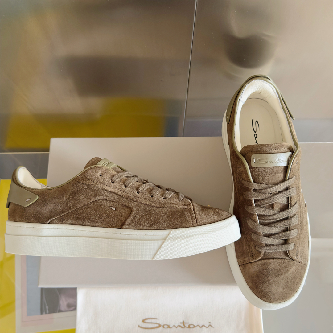 顶级版本：男款
Santoni 圣东尼 最新 黑白休闲 运动鞋 板鞋 小白鞋
原版购入开发 做货 从最深