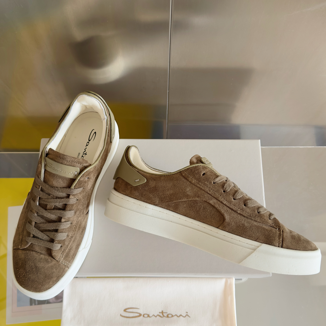 顶级版本：男款
Santoni 圣东尼 最新 黑白休闲 运动鞋 板鞋 小白鞋
原版购入开发 做货 从最深