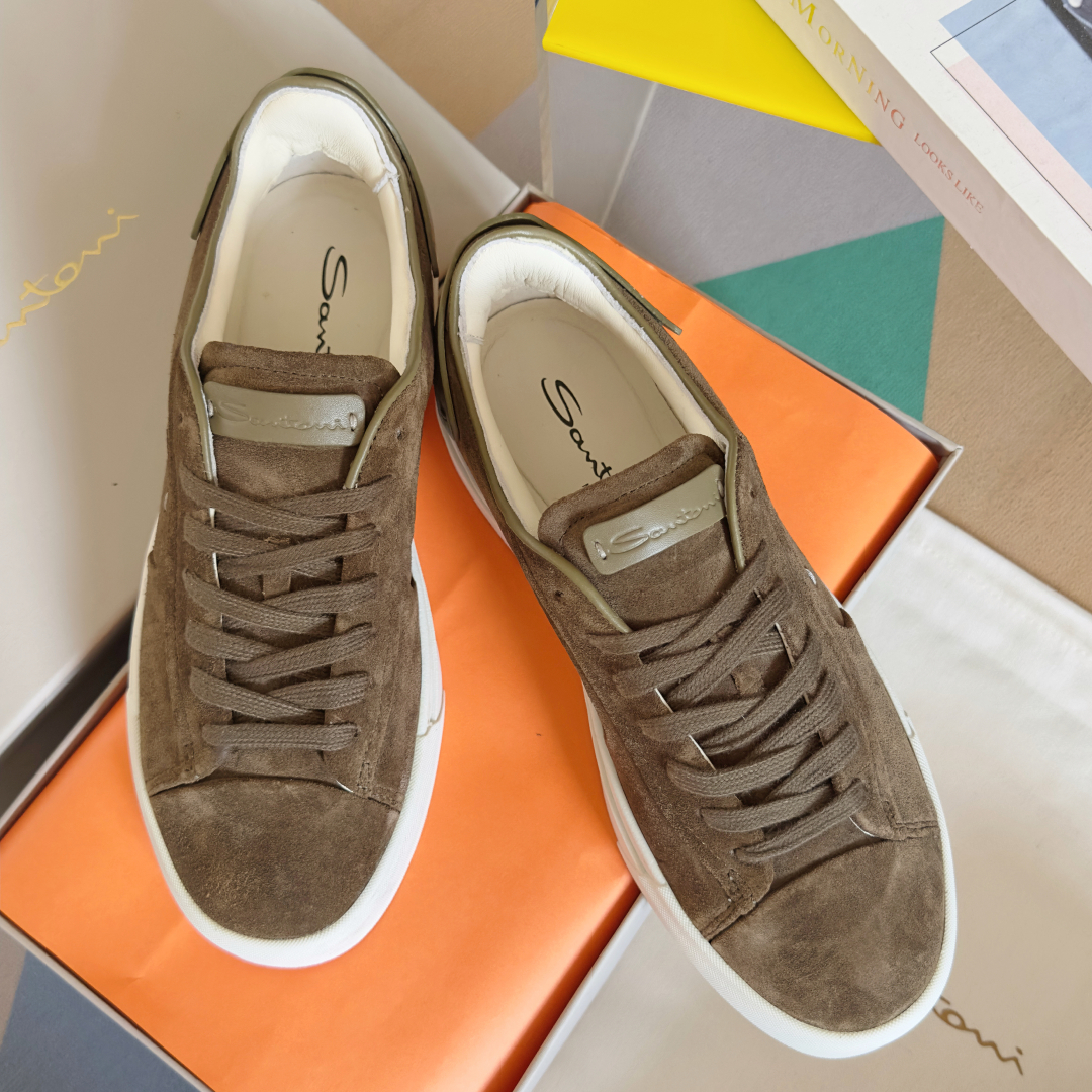 顶级版本：男款
Santoni 圣东尼 最新 黑白休闲 运动鞋 板鞋 小白鞋
原版购入开发 做货 从最深