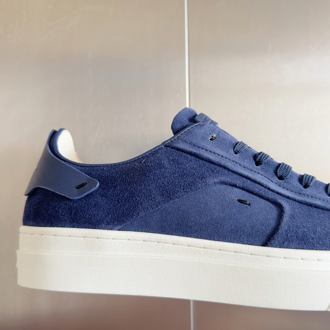 顶级版本：男款
Santoni 圣东尼 最新 黑白休闲 运动鞋 板鞋 小白鞋
原版购入开发 做货 从最深