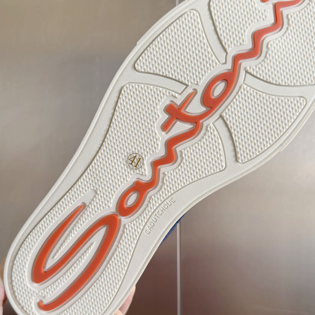 顶级版本：男款
Santoni 圣东尼 最新 黑白休闲 运动鞋 板鞋 小白鞋
原版购入开发 做货 从最深
