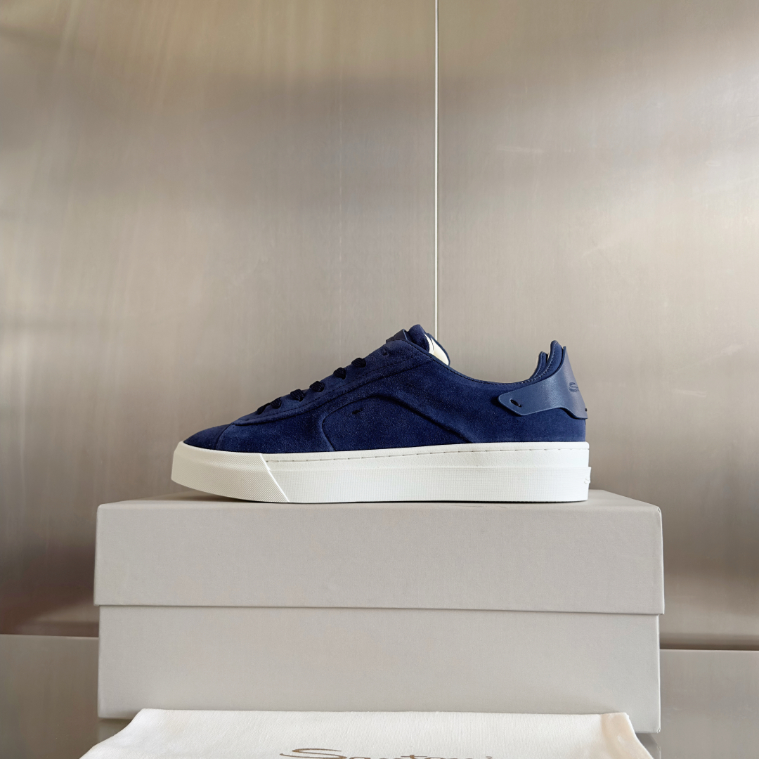顶级版本：男款
Santoni 圣东尼 最新 黑白休闲 运动鞋 板鞋 小白鞋
原版购入开发 做货 从最深