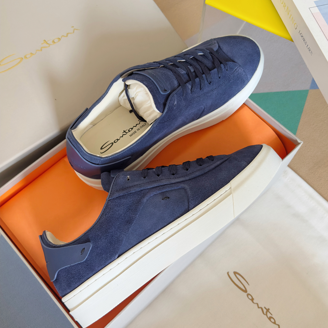 顶级版本：男款
Santoni 圣东尼 最新 黑白休闲 运动鞋 板鞋 小白鞋
原版购入开发 做货 从最深