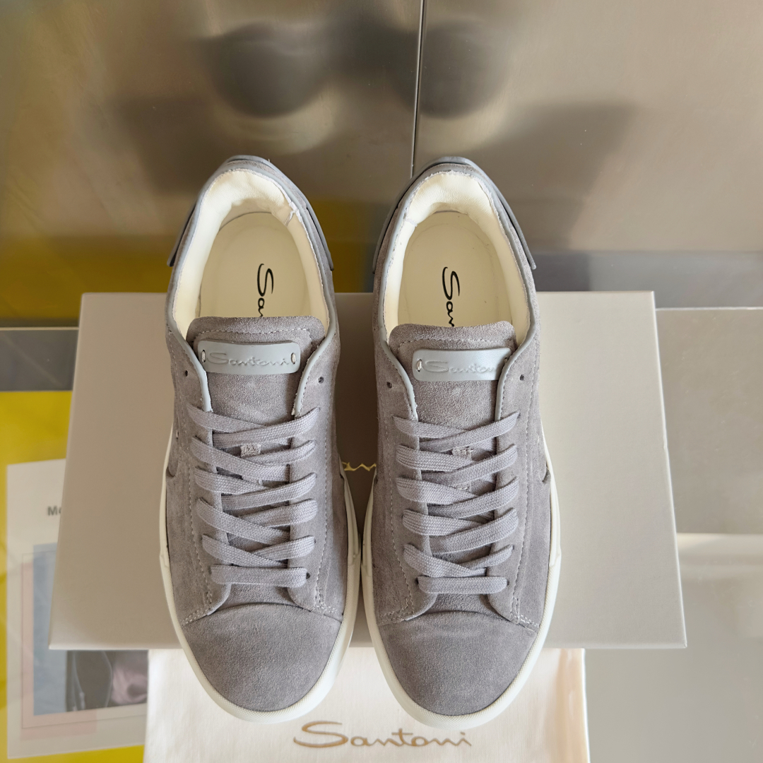 顶级版本：男款
Santoni 圣东尼 最新 黑白休闲 运动鞋 板鞋 小白鞋
原版购入开发 做货 从最深