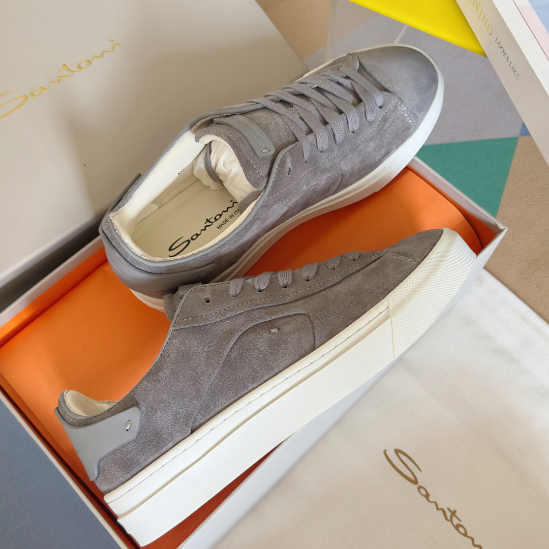 顶级版本：男款
Santoni 圣东尼 最新 黑白休闲 运动鞋 板鞋 小白鞋
原版购入开发 做货 从最深