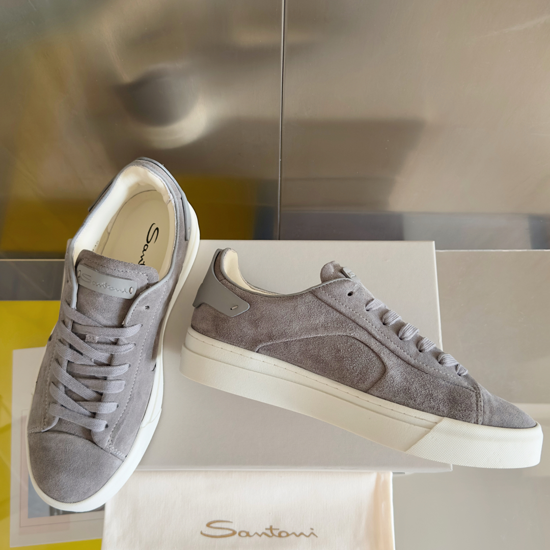 顶级版本：男款
Santoni 圣东尼 最新 黑白休闲 运动鞋 板鞋 小白鞋
原版购入开发 做货 从最深