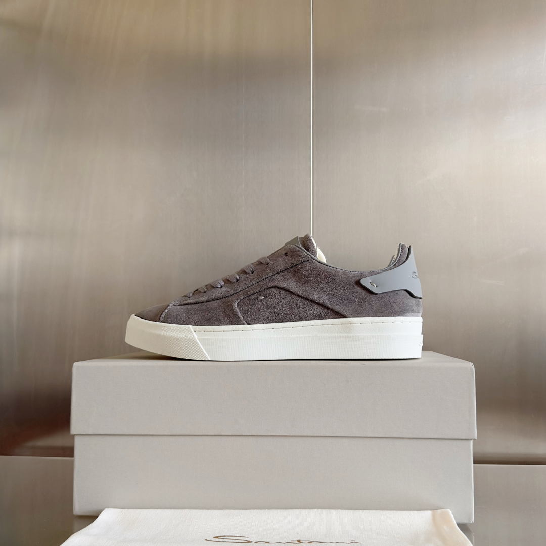 顶级版本：男款
Santoni 圣东尼 最新 黑白休闲 运动鞋 板鞋 小白鞋
原版购入开发 做货 从最深