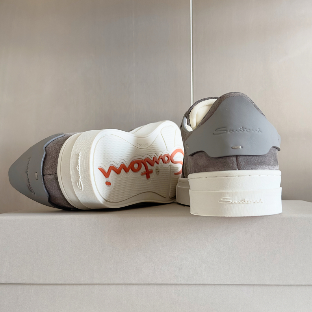 顶级版本：男款
Santoni 圣东尼 最新 黑白休闲 运动鞋 板鞋 小白鞋
原版购入开发 做货 从最深