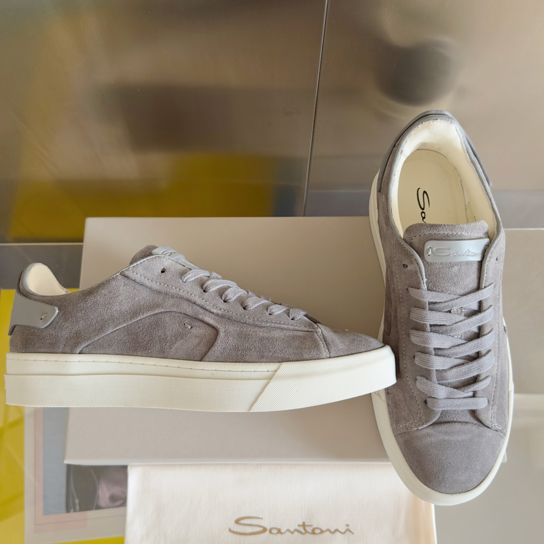 顶级版本：男款
Santoni 圣东尼 最新 黑白休闲 运动鞋 板鞋 小白鞋
原版购入开发 做货 从最深