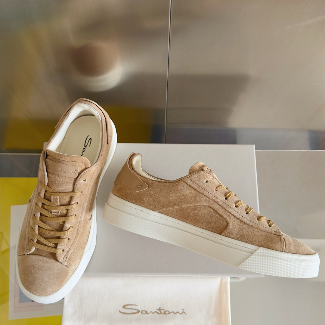 顶级版本：男款
Santoni 圣东尼 最新 黑白休闲 运动鞋 板鞋 小白鞋
原版购入开发 做货 从最深