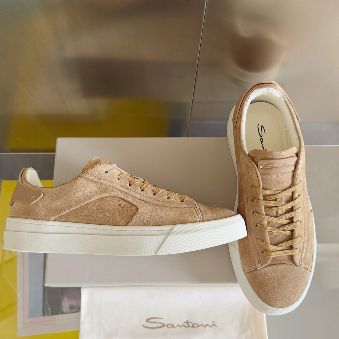 顶级版本：男款
Santoni 圣东尼 最新 黑白休闲 运动鞋 板鞋 小白鞋
原版购入开发 做货 从最深