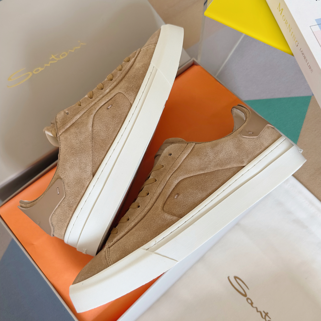 顶级版本：男款
Santoni 圣东尼 最新 黑白休闲 运动鞋 板鞋 小白鞋
原版购入开发 做货 从最深
