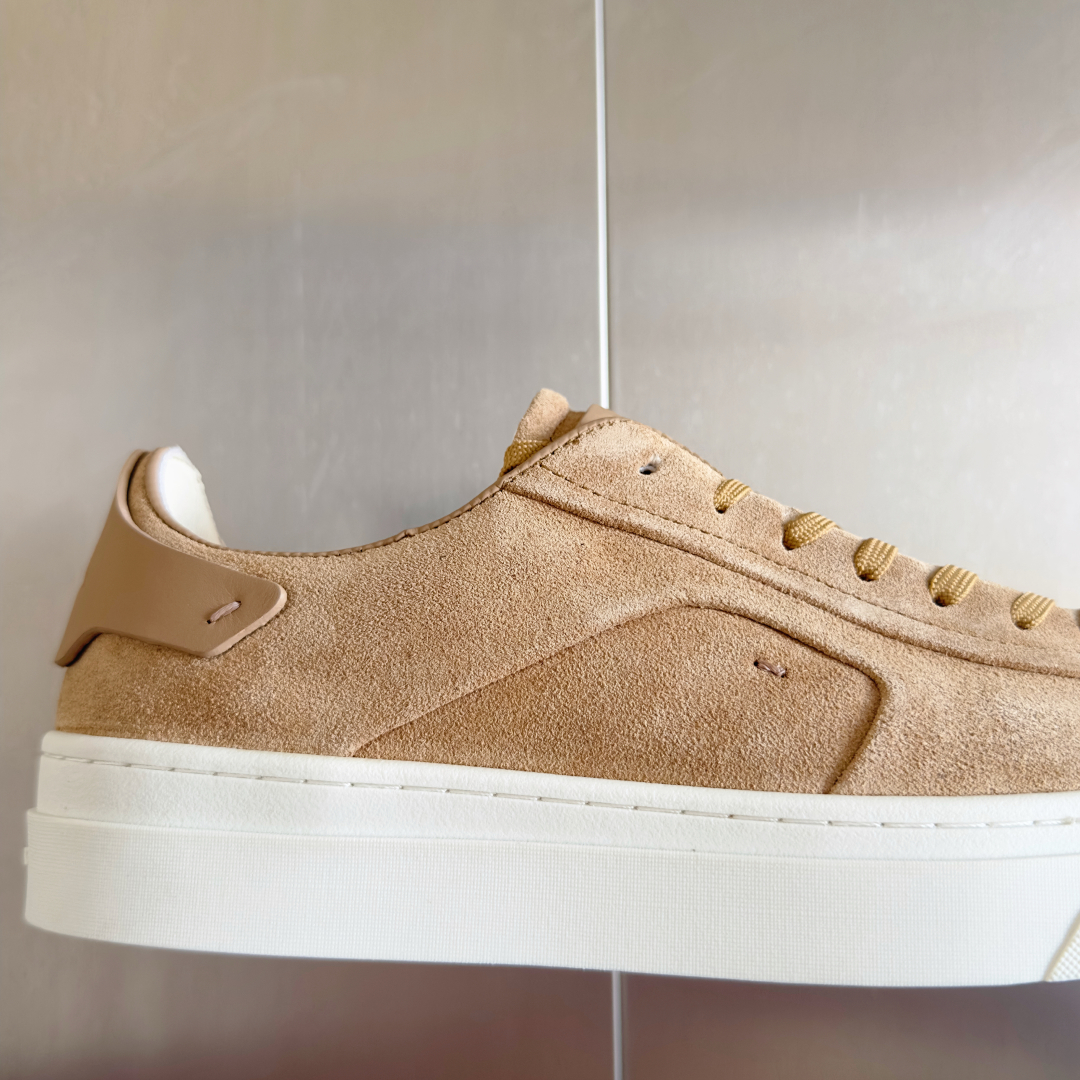 顶级版本：男款
Santoni 圣东尼 最新 黑白休闲 运动鞋 板鞋 小白鞋
原版购入开发 做货 从最深