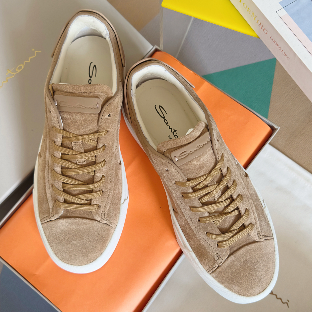 顶级版本：男款
Santoni 圣东尼 最新 黑白休闲 运动鞋 板鞋 小白鞋
原版购入开发 做货 从最深
