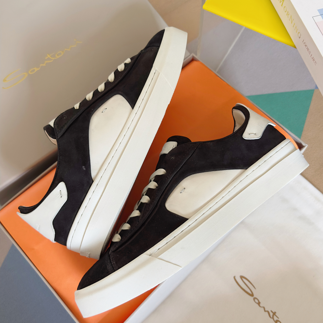 顶级版本：男款
Santoni 圣东尼 最新 黑白休闲 运动鞋 板鞋 小白鞋
原版购入开发 做货 从最深