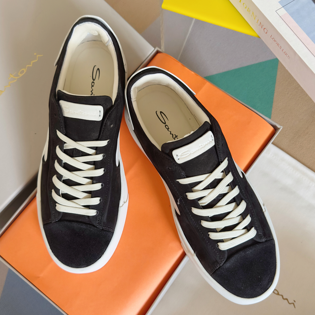 顶级版本：男款
Santoni 圣东尼 最新 黑白休闲 运动鞋 板鞋 小白鞋
原版购入开发 做货 从最深