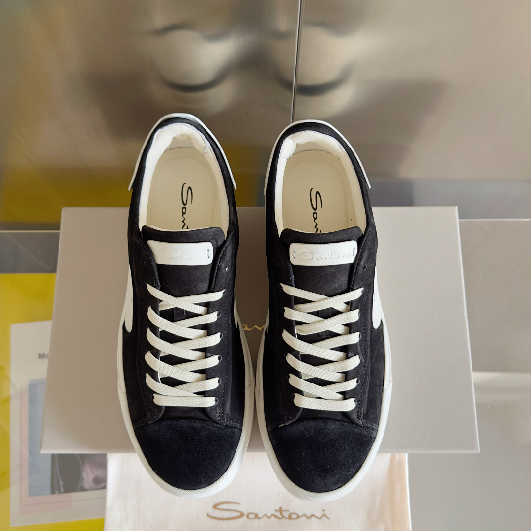 顶级版本：男款
Santoni 圣东尼 最新 黑白休闲 运动鞋 板鞋 小白鞋
原版购入开发 做货 从最深