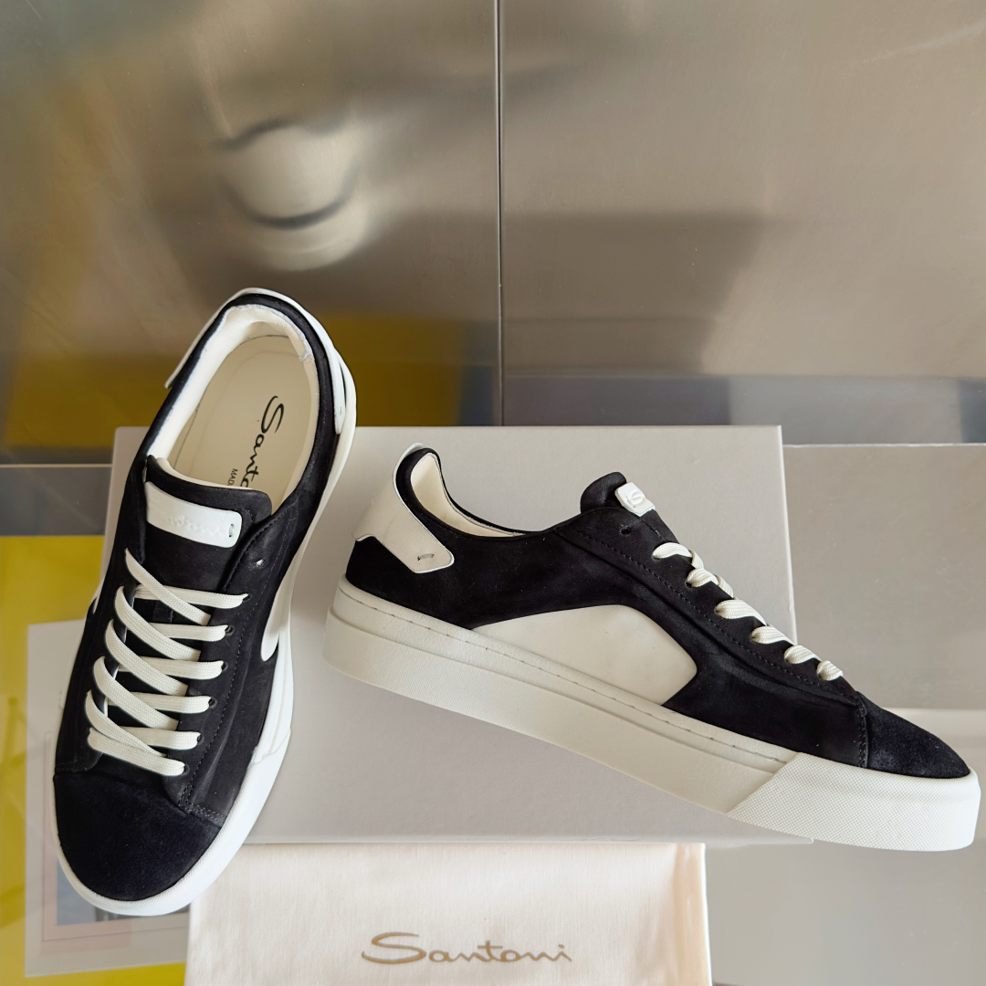 顶级版本：男款
Santoni 圣东尼 最新 黑白休闲 运动鞋 板鞋 小白鞋
原版购入开发 做货 从最深
