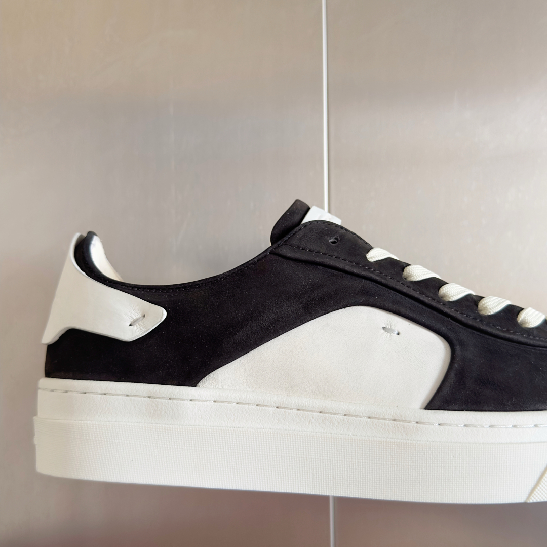顶级版本：男款
Santoni 圣东尼 最新 黑白休闲 运动鞋 板鞋 小白鞋
原版购入开发 做货 从最深