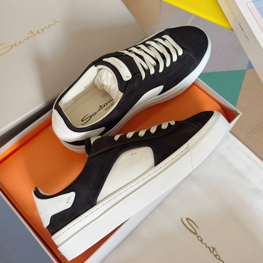 顶级版本：男款
Santoni 圣东尼 最新 黑白休闲 运动鞋 板鞋 小白鞋
原版购入开发 做货 从最深
