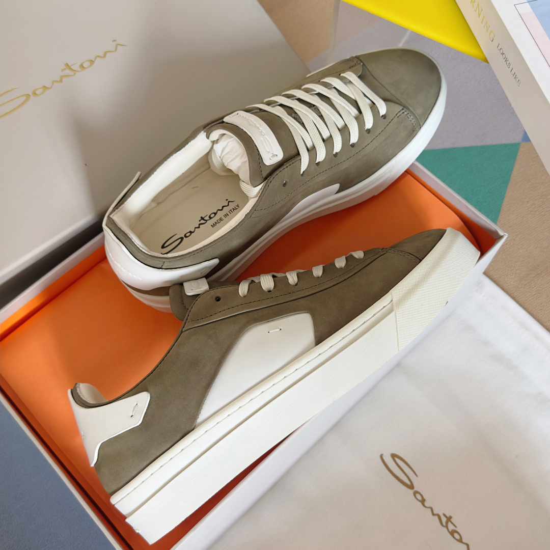 顶级版本：男款
Santoni 圣东尼 最新 黑白休闲 运动鞋 板鞋 小白鞋
原版购入开发 做货 从最深