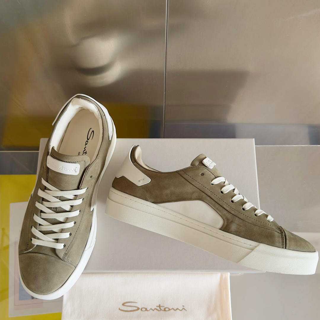 顶级版本：男款
Santoni 圣东尼 最新 黑白休闲 运动鞋 板鞋 小白鞋
原版购入开发 做货 从最深
