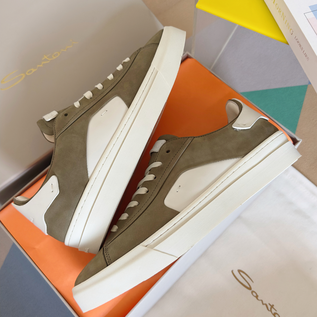 顶级版本：男款
Santoni 圣东尼 最新 黑白休闲 运动鞋 板鞋 小白鞋
原版购入开发 做货 从最深