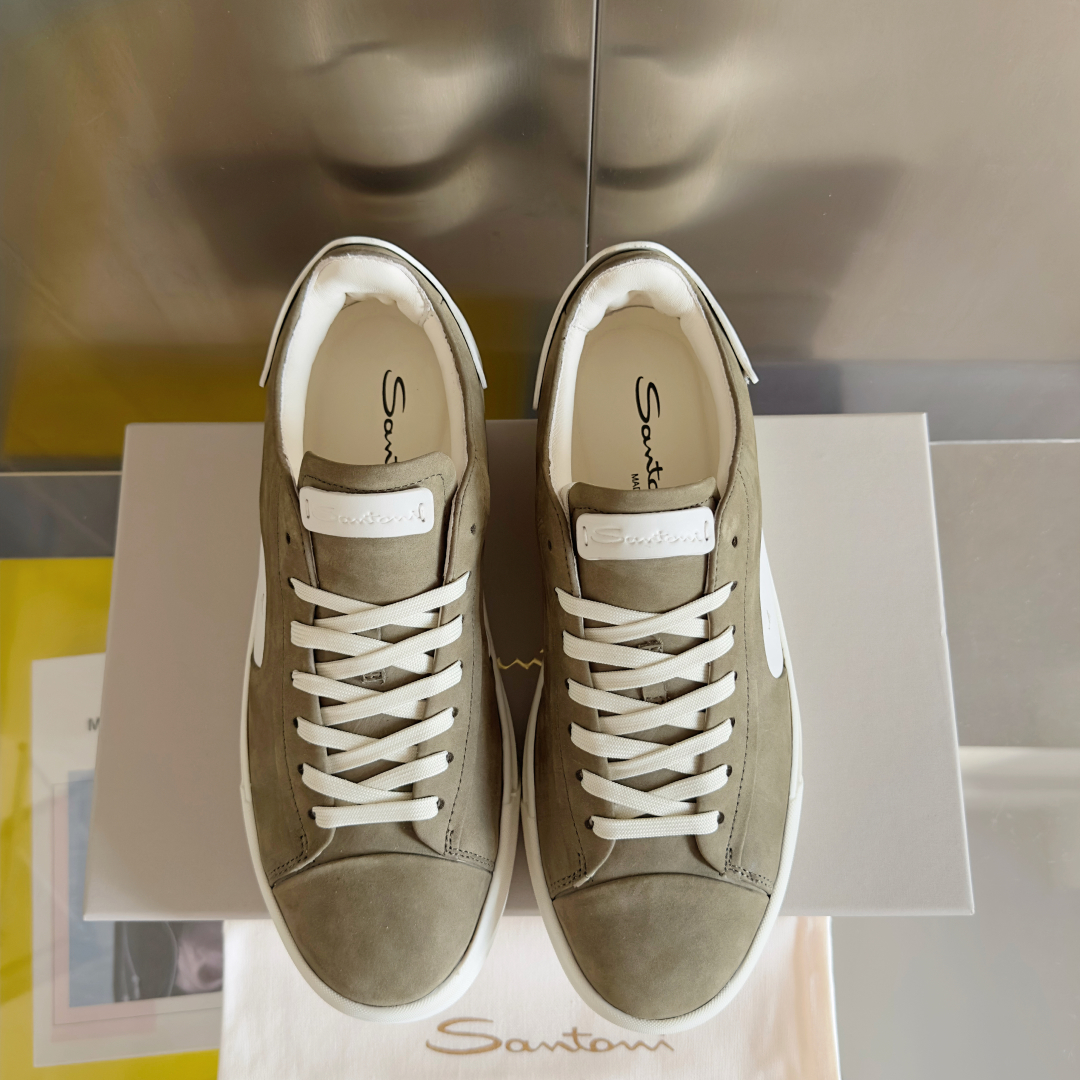 顶级版本：男款
Santoni 圣东尼 最新 黑白休闲 运动鞋 板鞋 小白鞋
原版购入开发 做货 从最深